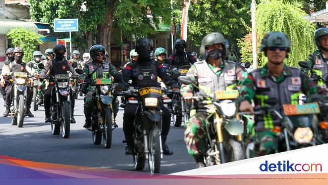 jaga-netralitas,-220-personel-polri-tni-patroli-keliling-banyuwangi