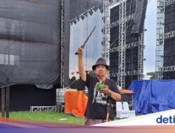 Aksi Kanjeng Ilham Hentikan Hujan Deras yang Guyur Kampanye Ganjar-Mahfud