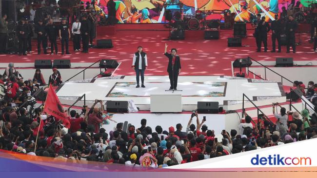 kampanye-akbar-ganjar-mahfud,-megawati-bakar-semangat-simpatisan-banyuwangi