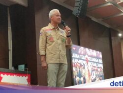 Ganjar soal Jokowi Tak Akan Kampanye: Tak Boleh Isuk Tempe Sore Dele
