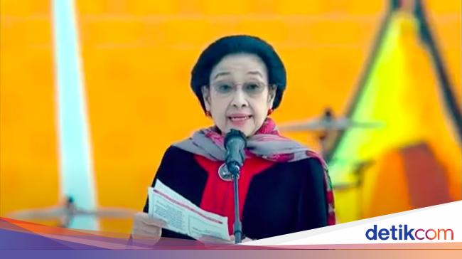 megawati-ajak-rakyat-menangkan-ganjar-mahfud-saat-orasi-di-hajatan-rakyat