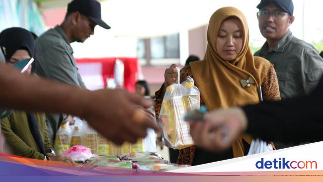 pasar-murah-di-banyuwangi-diserbu-warga,-ratusan-sembako-ludes-terjual