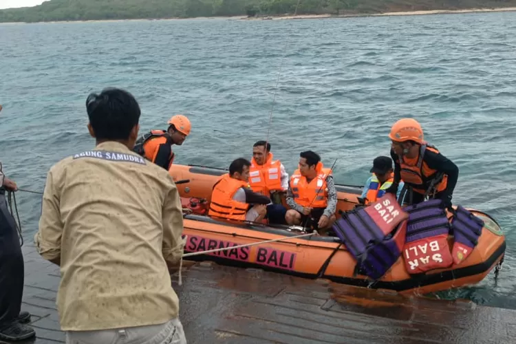 kmp-agung-samudra-kandas-di-selat-bali,-42-penumpang-dievakuasi-tim-sar-gabungan