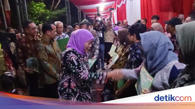 khofifah-serahkan-plts-atap-ke-puluhan-ponpes-umkm-se-jatim-di-probolinggo