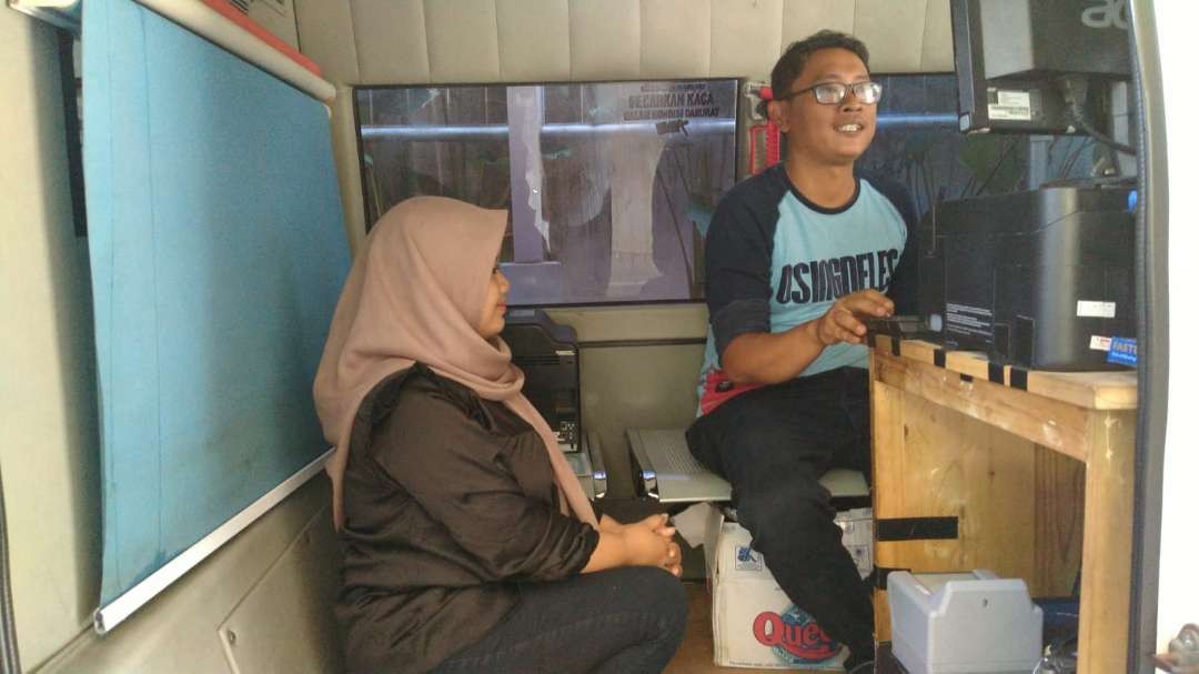 buka-saat-liburan,-dispenduk-banyuwangi-layani-ratusan-orang