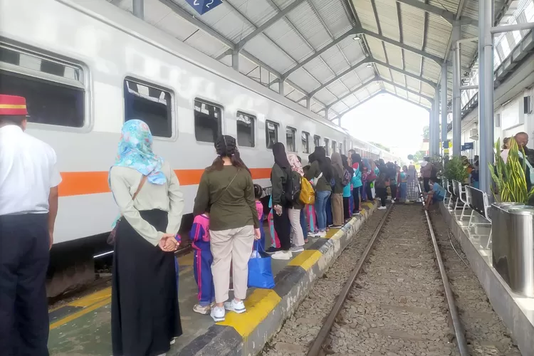 akhir-libur-panjang-imlek-dan-isra-mikraj-tahun-2024,-9.558-tiket-ka-ludes-terjual