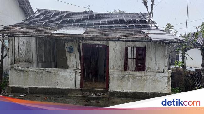 puluhan-rumah-di-banyuwangi-rusak-diterjang-angin-kencang