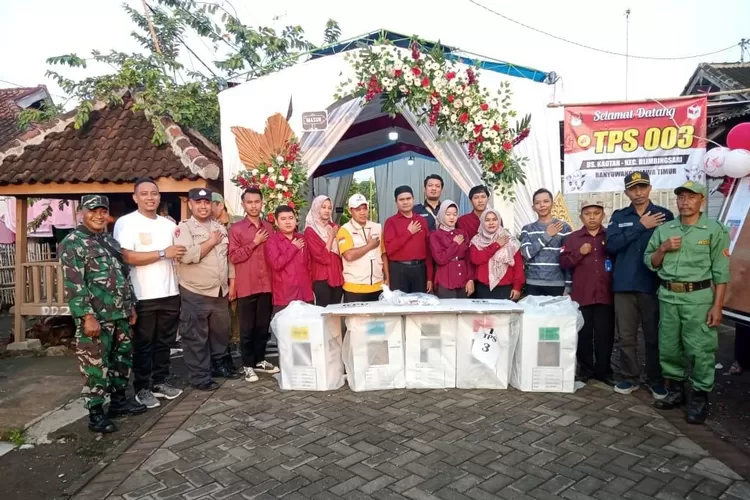 unik,-tps-di-blimbingsari-banyuwangi-ini-berhias-layaknya-acara-hajatan