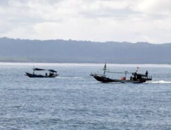 Musim Hujan, Nelayan Grajagan Banyuwangi Berburu Tongkol dan Layang – Radar Banyuwangi