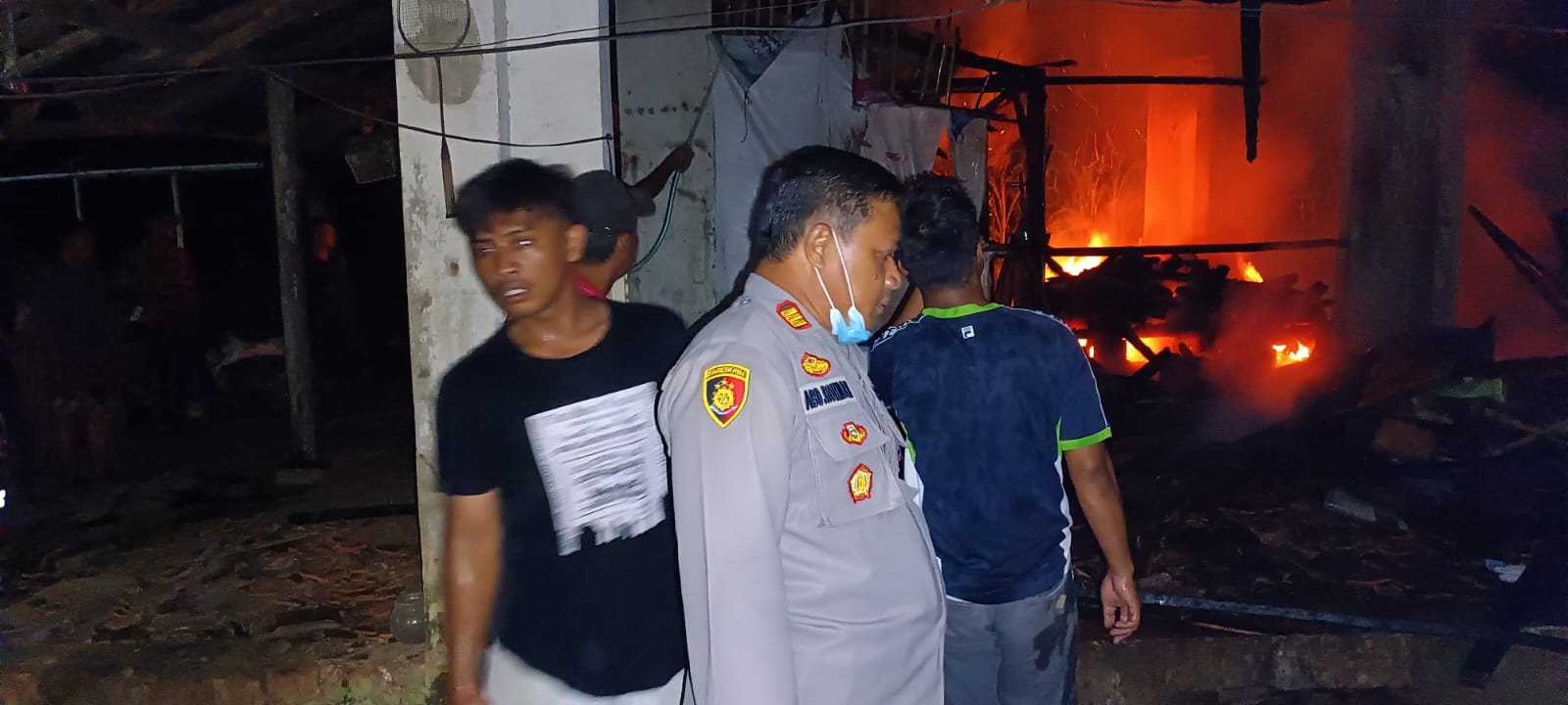 dapur-milik-warga-di-kecamatan-cluring-dilahap-si-jago-merah