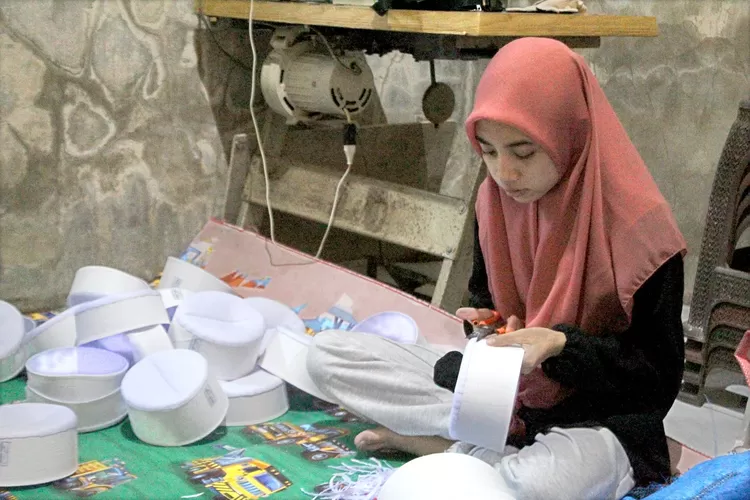 jelang-ramadan,-perajin-peci-di-desa-jambewangi-banyuwangi-mulai-kebanjiran-orderan