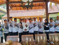 Gerbong PGRI Banyuwangi Pimpinan M Sodiq Sowan ke Bakesbangpol