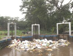 Dam Irigasi Garit Wetan Desa Alas Malang Kumuh Penuh Sampah