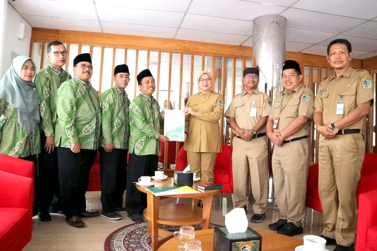 baznas-banyuwangi-lapor-pengelolaan-zis-ke-bupati-ipuk