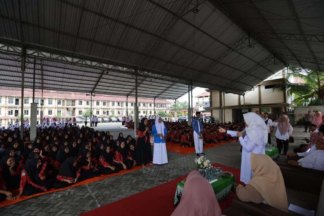 bupati-banyuwangi-ajak-santri-jadi-duta-anti-bullying
