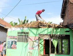 Dihantam Hujan, Rumah Penjual Bakso di Desa Wringinagung Banyuwangi Ambruk