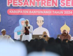 Kunjungi Pesantren saat Bunga Desa, Bupati Ipuk Ajak Santri jadi Duta Anti-Bulliying