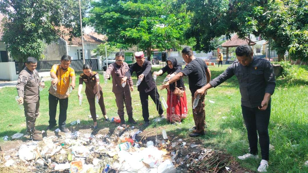 kejari-banyuwangi-musnahkan-puluhan-gram-sabu,-ribuan-pil-koplo