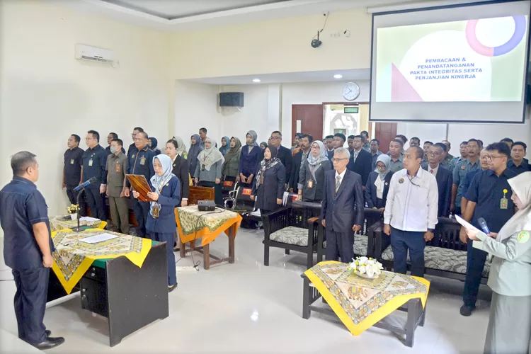 pn-banyuwangi-gelar-sosbimtek-seluruh-hakim-dan-pegawai