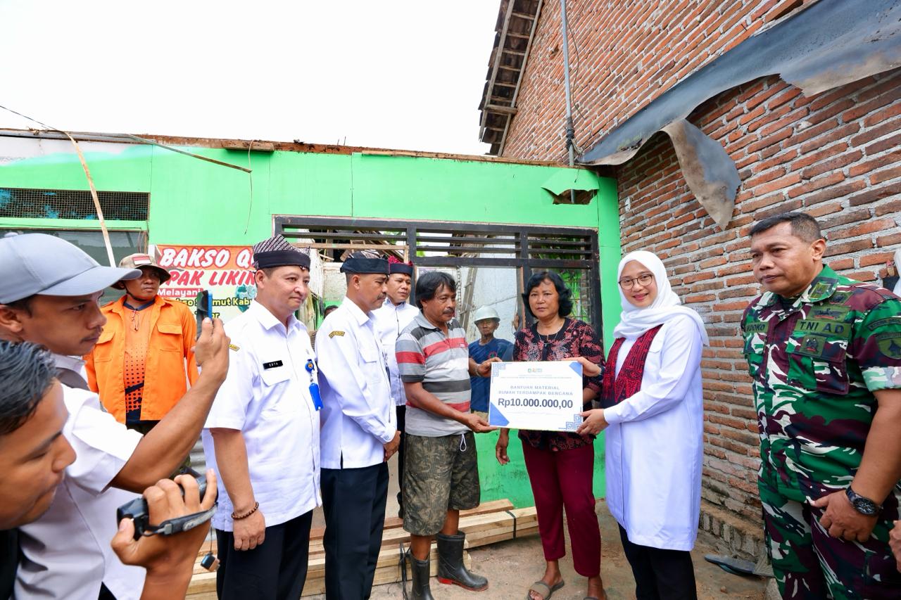 gali-potensi-hingga-belanja-persoalan-terus-dilakukan,-bupati-ipuk-bunga-desa-di-wringinagung
