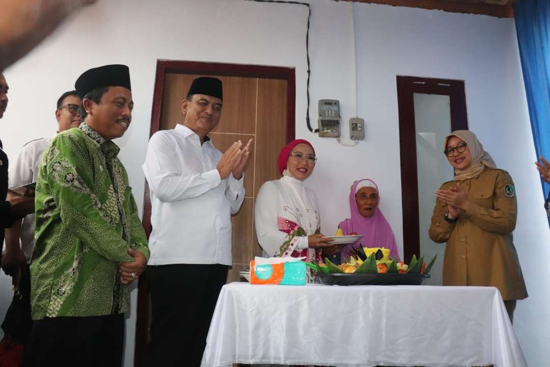 pemkab-banyuwangi-dan-baznas-lanjutkan-program-bedah-rumah