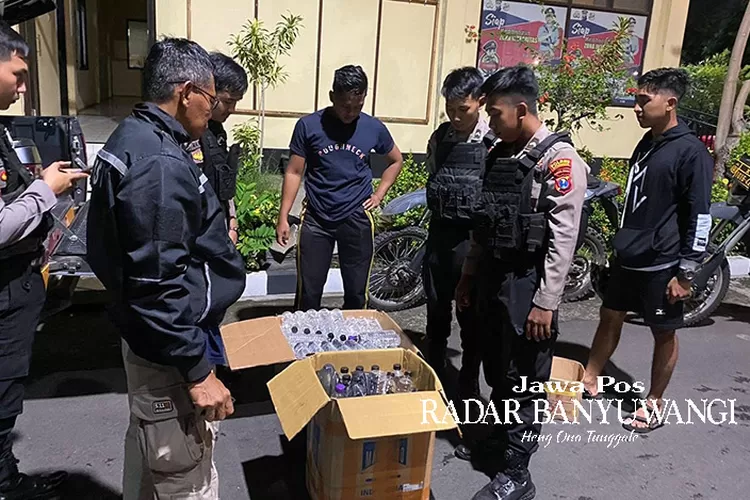 sita-ratusan-botol-miras-di-rumah-warga-mimbaan,-polres-situbondo-cuma-beri-sanksi-tipiring