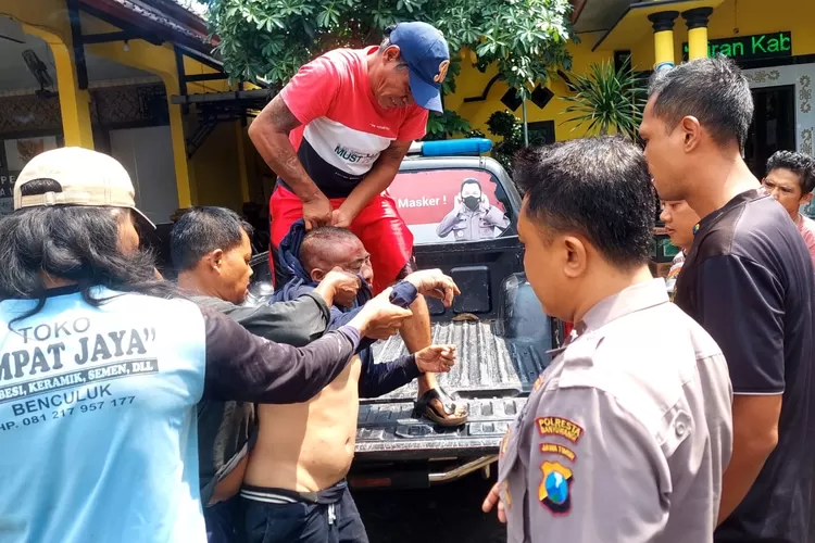 maling-motor-babak-belur-dihajar-massa,-kabur-setelah-mencuri-sepeda-motor-di-cluring
