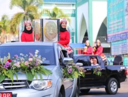 Piala dan Plakat Adipura Dikirab Keliling Kota Banyuwangi