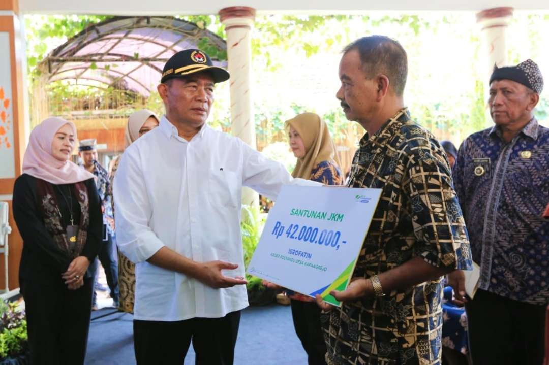 menko-pmk:-bansos-untuk-warga-miskin-tak-produktif