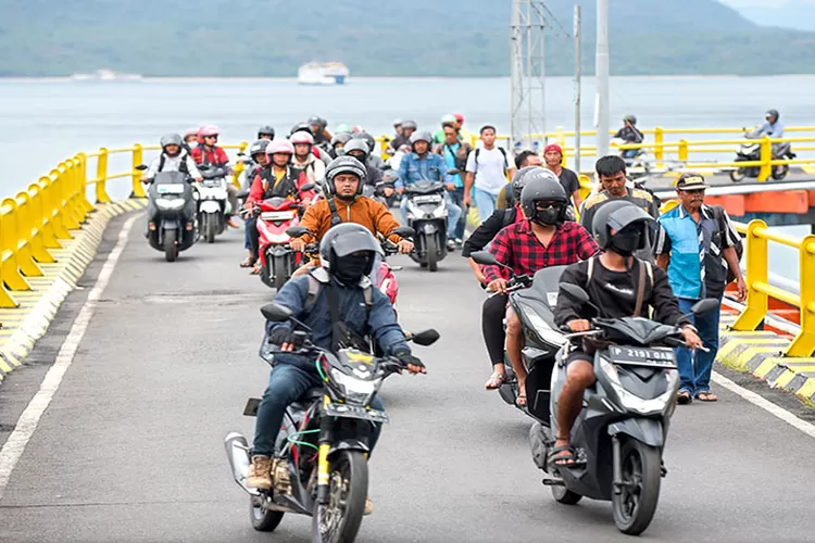 hari-raya-nyepi,-ribuan-pekerja-pilih-mudik-ke-pulau-jawa,-lha-kok-wisman-malah-nyeberang-ke-bali