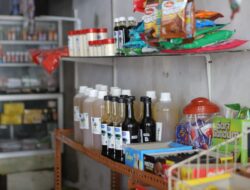 Sejumlah Warung di Banyuwangi Mulai Jual Sembako dalam Kemasan Daur Ulang