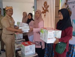 Ibu-Ibu Kepala Rumah Tangga di Banyuwangi Dilatih Buat Kue Kering