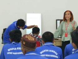 Warga Binaan Lapas Banyuwangi Ngabuburit dengan Kursus Barbershop