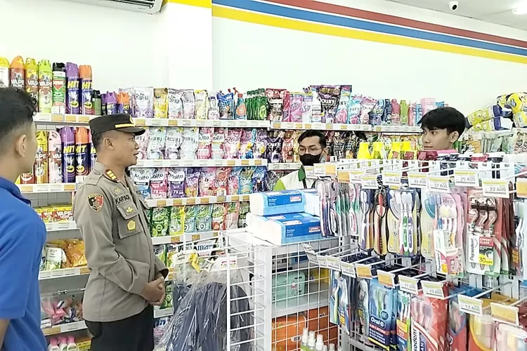 jelang-lebaran,-polisi-di-banyuwangi-‘pelototi’-kemasan-makanan,-ternyata-ini-yang-sedang-dicari