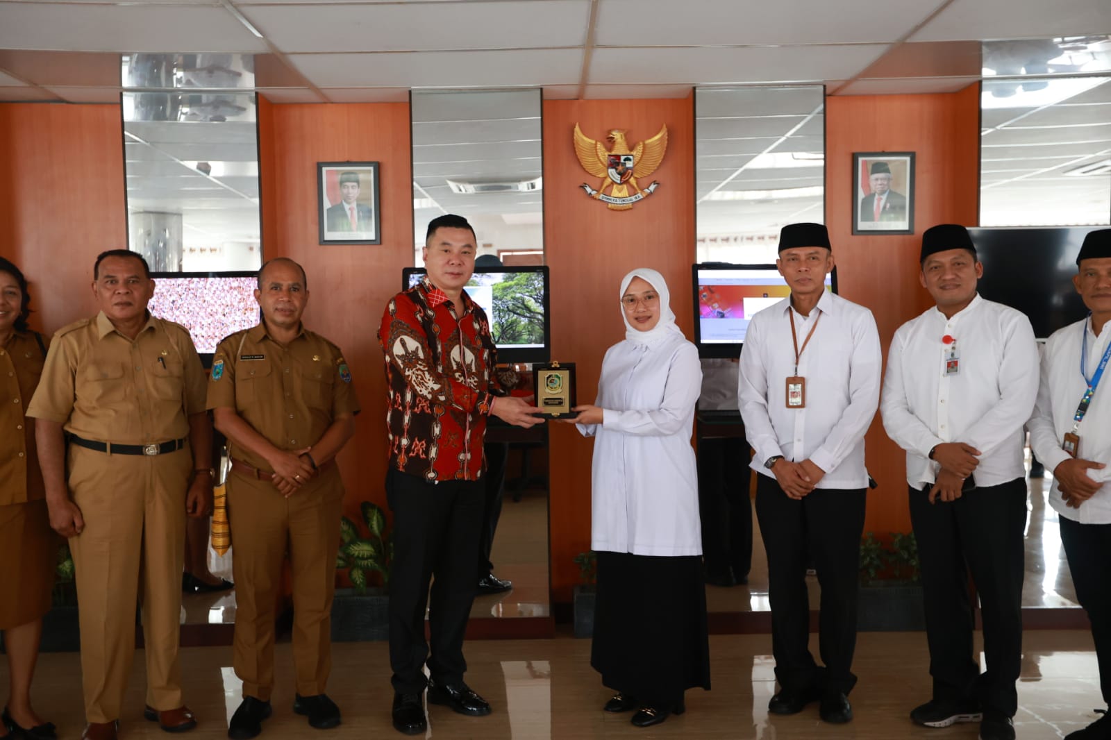 bupati-ksimana-papua-barat-ke-banyuwangi-studi-banding-mall-pelayanan-digital