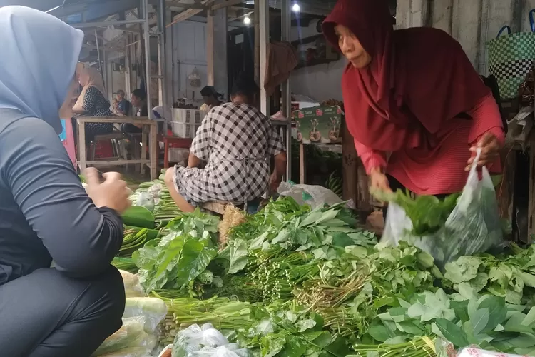 jelang-lebarang,-harga-sayuran-di-pasar-genteng-banyuwangi-malah-merangkak-naik-–-radar-banyuwangi
