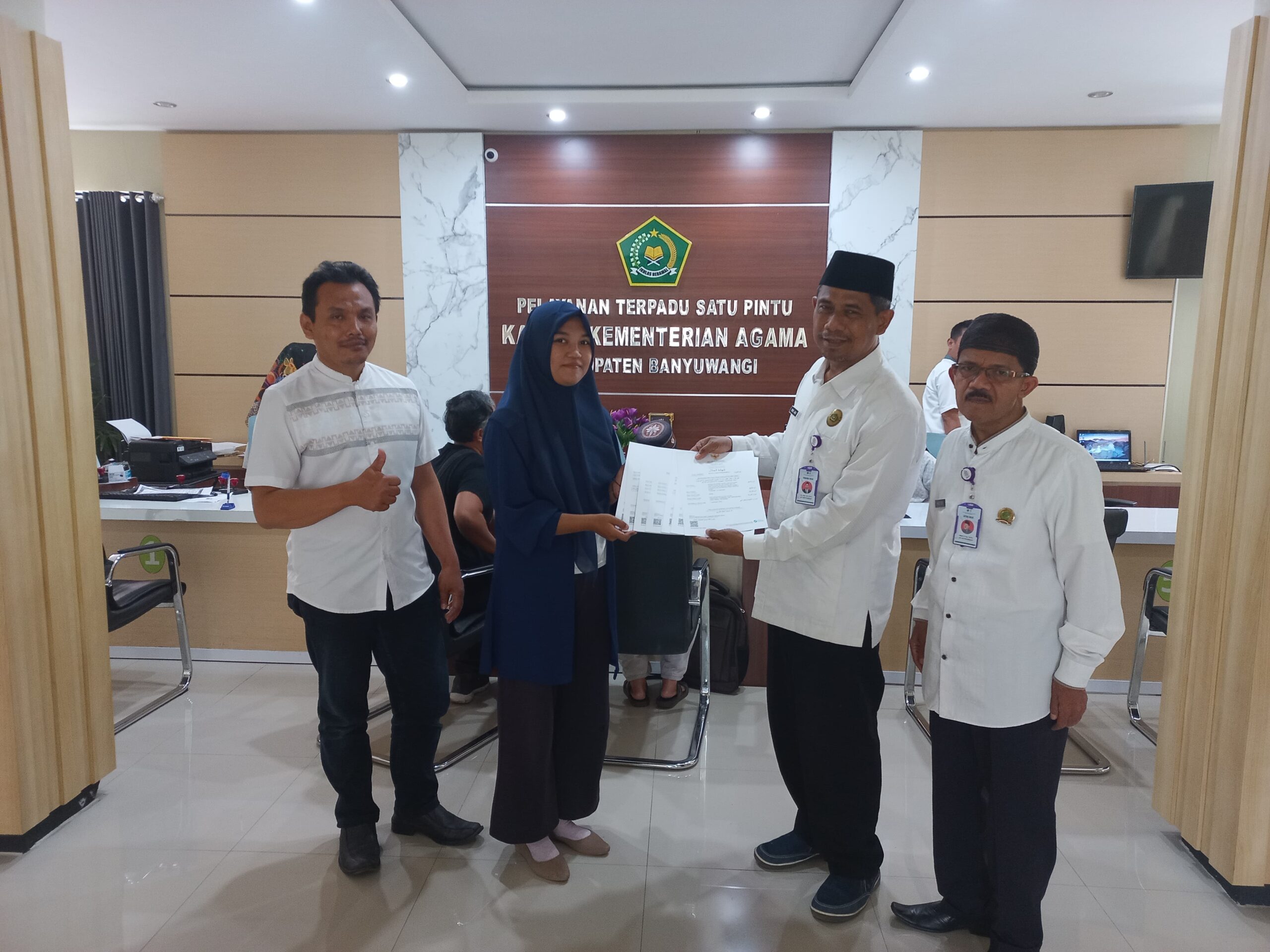 satgas-halal-kab.-banyuwangi-serahkan-sertifikat-halal-self-declare-warga-desa-sepanjang