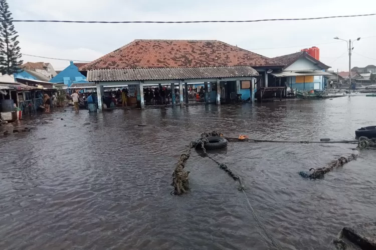 banjir-rob-terjang-kawasan-pesisir-muncar-banyuwangi,-ini-imbas-yang-ditimbulkan
