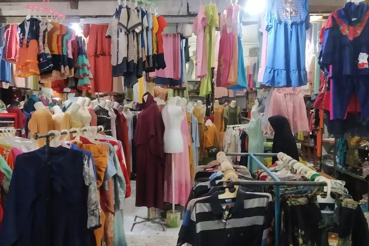 warga-banyuwangi-banyak-beralih-ke-online,-pendapatan-pedagang-pasar-tradisional-merosot-tajam