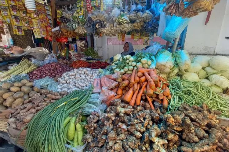 bikin-pening-pedagang-karena-sepi-pembeli,-selama-lebaran-harga-sayuran-naik-2-kali-lipat