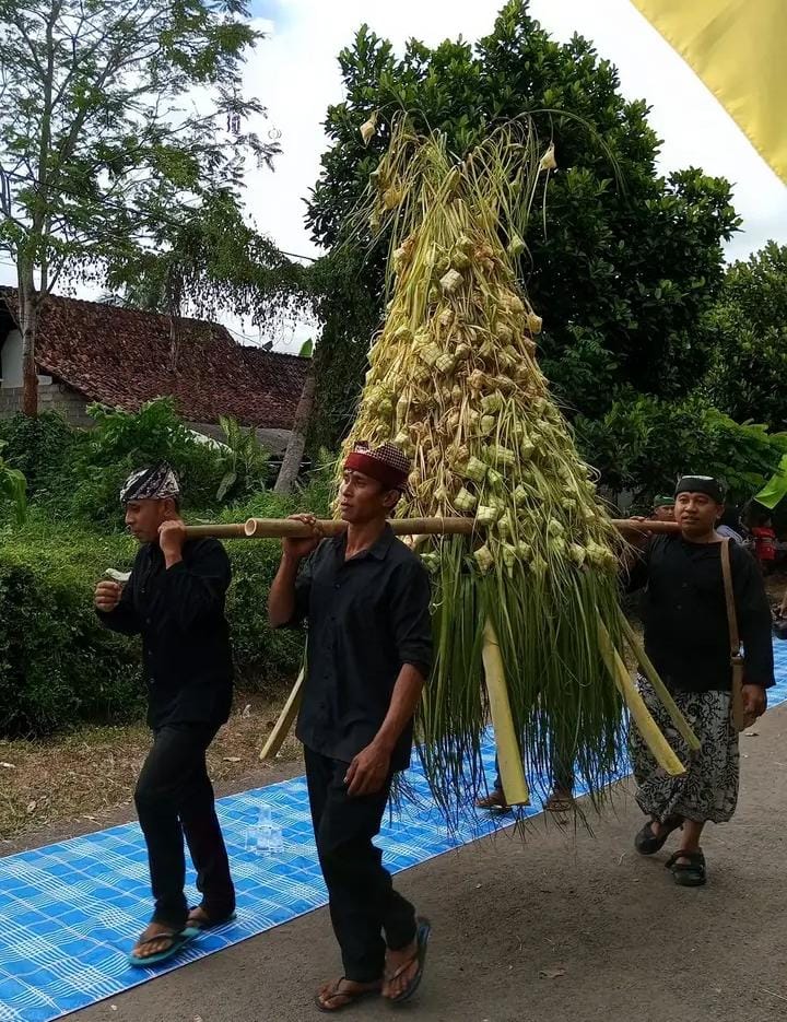 gelar-pitu-kupat-lodoh,-sedekah-bumi-suku-osing-dukuh-glagah-banyuwangi