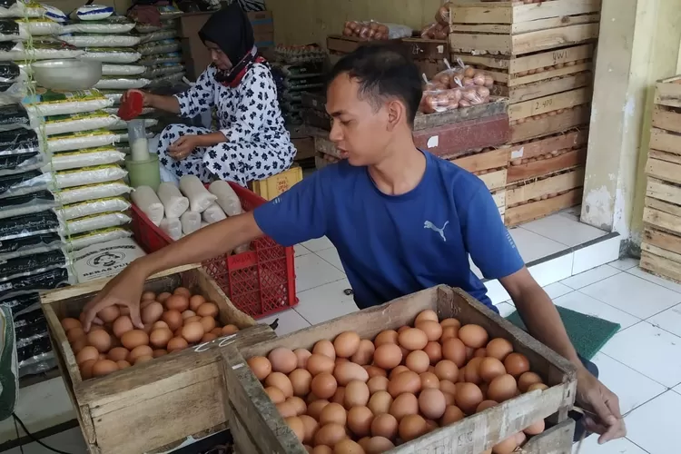 pasca-lebaran,-harga-telur-di-banyuwangi-bertahan-rp-25-ribu-per-kg