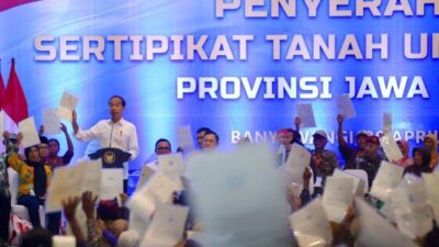presiden-jokowi-serahkan-10000-sertipikat-tanah-elektronik-tora-:-banyuwangi-terbesar-di-indonesia-–-tribunjatim.com