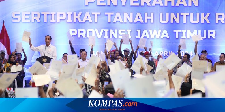 presiden-jokowi-serahkan-10.323-sertifikat-tanah-elektronik-di-banyuwangi