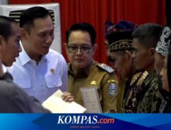 Jokowi Serahkan 10.323 Sertifikat Tanah Elektronik buat Warga Banyuwangi