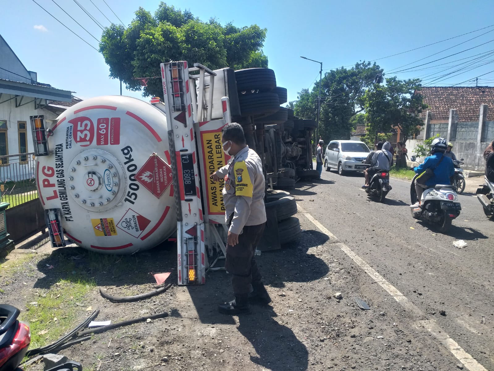 laka-beruntun-terjadi-di-kecamatan-silo,-one-person-declared-dead