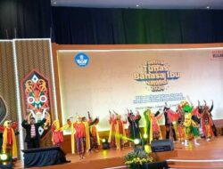 Banyuwangi Students Represent East Java Celebrating Bhinneka National Mother Tongue Festival