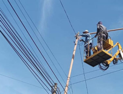 Dinas PU CKPP Banyuwangi Siap Siaga Perbaiki Lampu Penerangan Jalan yang Rusak
