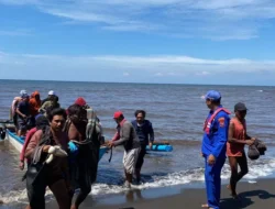 Ombak Perairan Bimorejo Banyuwangi Bikin Perahu Nelayan Asal Pasuruan Terbalik: 2 Orang Dinyatakan Selamat