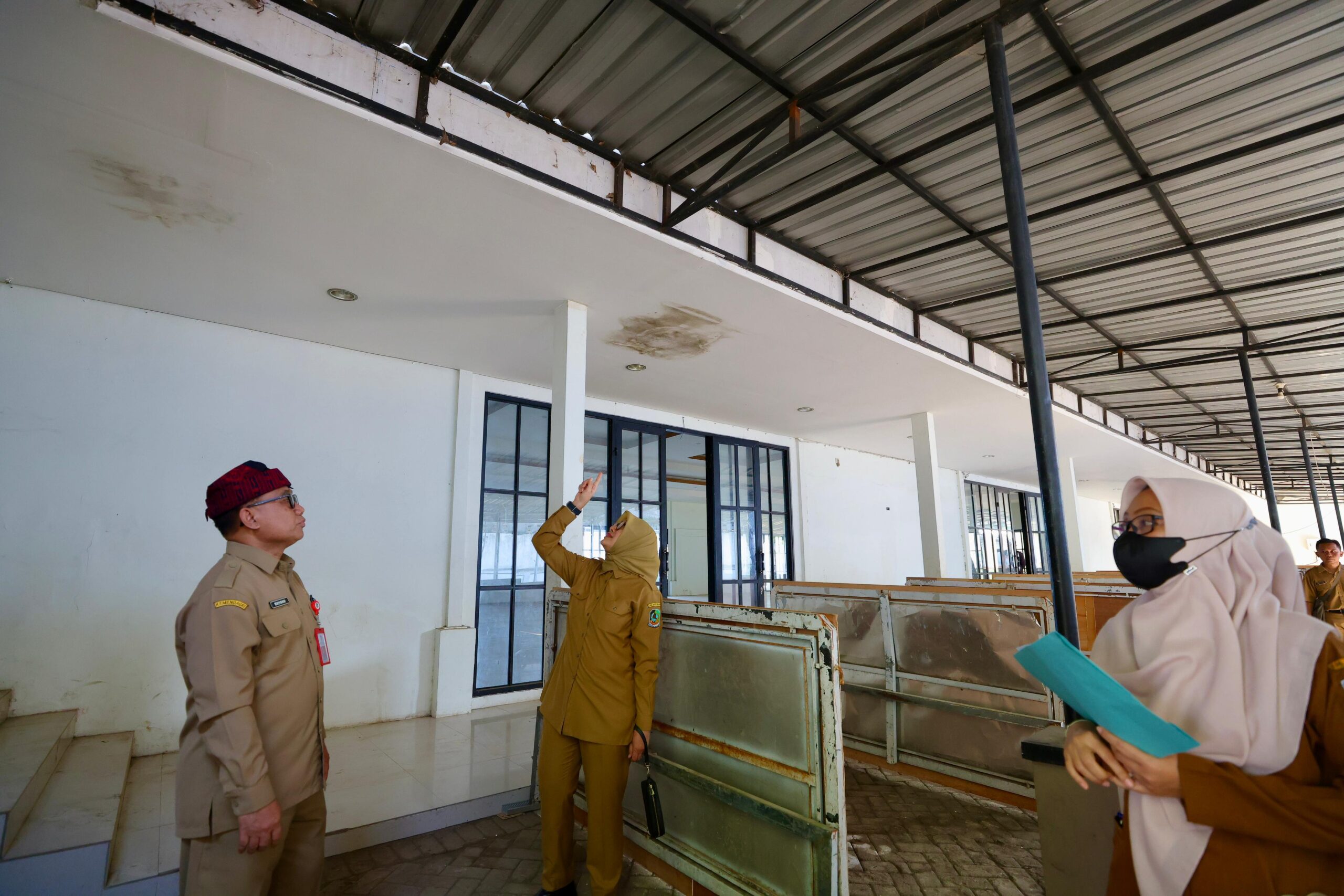 pasar-banyuwangi-segera-direvitalisasi-jadi-pusat-belanja-dan-kawasan-heritage,-bupati-ipuk-cek-tempat-relokasi-pedagang